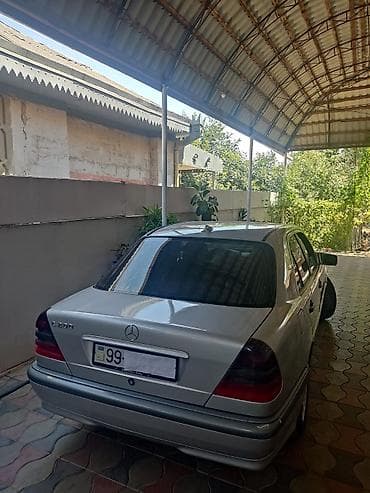 yan güzgü s: Mercedes-Benz C200 sedan - Korpus: 4 qapılı sedan, gümüşü rəng - — 8