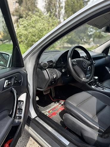 qirmizi 07: Mercedes-Benz C-Class: 2.5 l | 2006 il Sedan — 8