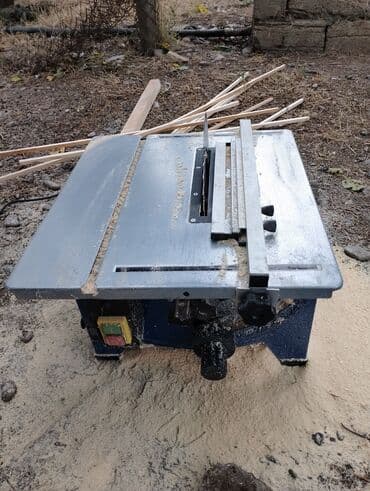 Taxta kəsmək üçün nəzərdə tutulmuş diskli mişar. Kompakt ölçüsü