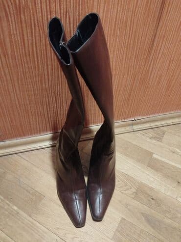 Мужская обувь: Qadın dəri çəkmələri - Rəng: tünd qəhvəyi - Model: dizaltı uzunluqda — 1