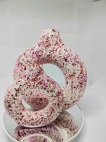 liliya gülü: Bir vaza, Keramika — 6