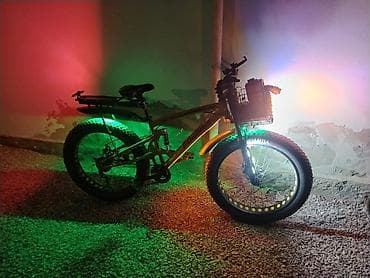 velesiped: Fatbike dağ velosipedi. 26 4x – tam avadanlıqlı, işıqlarla və səbətlə — 4