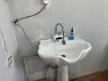 Rəflər, etajerkalar: Berber mebeli stolu ve tokla isti su gelen uvanlik satilır — 5