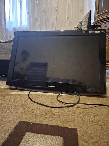Samsung LCD televizor - Ekran: təxminən 32" (81 sm) diaqonal, geniş
