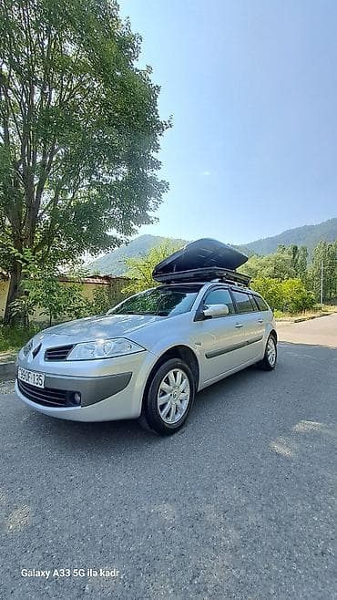 çanqan uni z: Renault Megane Grandtour – universallı kuzov, gümüşü rəng. Şəhərdən — 4