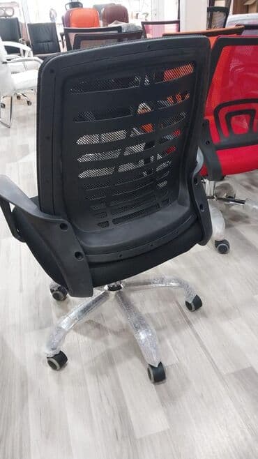 офисные кресла: Новый, С колесиками, Рукояти не регулируются, Ткань — 4