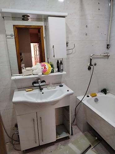 Hamam mebeli dəsti – lavabolu şkaf, güzgülü şkaf və asma dolab - — 1