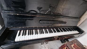 gitara sim: Upright pianino – klassik qara rəngdə, akustik (mexaniki) model — 3