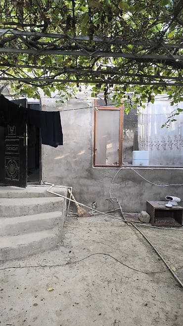elimlerde ev: Satılır: həyəti və yarımçıq təmiri olan fərdi yaşayış evi - — 1