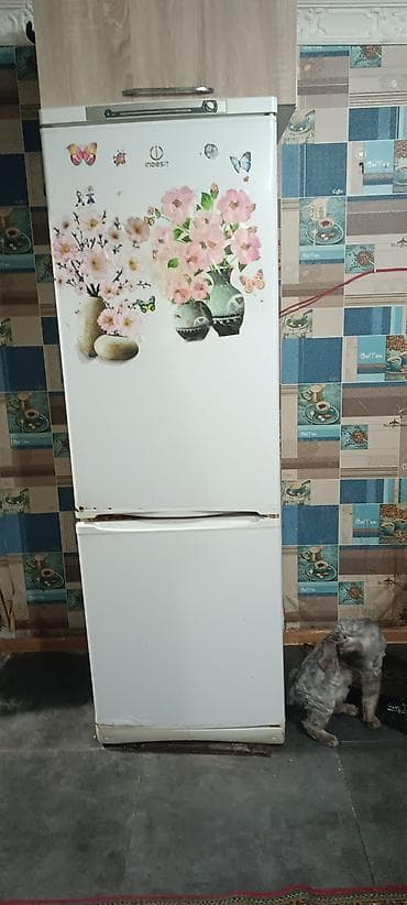 2 qapılı Indesit Soyuducu Satılır, rəng - Ağ