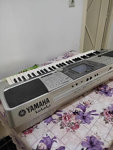 pa 3 x korg: Sintezator, Yamaha — 4