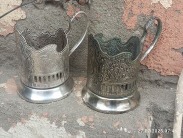 novruz bezeyi: Dekorativ bəzəkli iki ədəd metal stəkan altlığı. Hər bir altlıq — 2