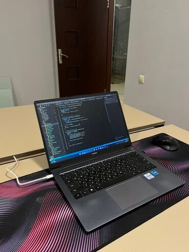 Intel Core i3, 8 GB, 15.6 "