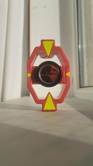 7771 ne demek: Leica Geosystems GMP111 miniprizma . Prima şüşəsində cırda cızıq — 1