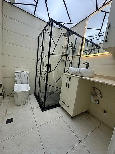 tuş kabin: Müasir dizaynlı hamam aksesuarları dəsti - Duş kabinası: kvadrat — 1