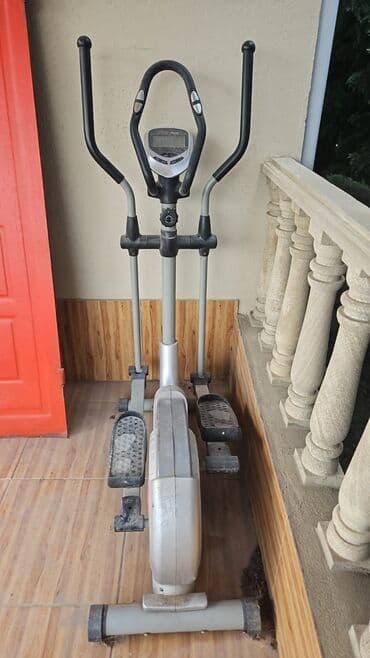 Dəbilqələr: Trinajor tam islekdir. 120 kq cekiye uygundur. Qiymet 250 azn. Unvan — 2