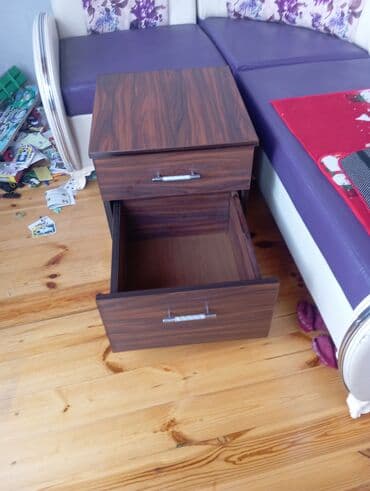 столик для кровати: İki çəkməcəli komod/bedside tumbası - Material: laminat taxta, qoz — 2