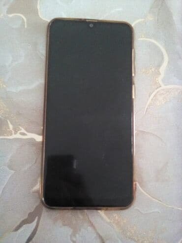 diş: Məhsul: Smartfon Təsvir: - Arxa tərəfdə şaquli düzülüşlü üçlü kamera — 2