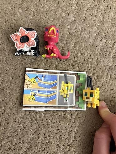 dest qizil: Uşaq kolleksiya fiqurları və aksesuar dəsti - 1 ədəd Minecraft — 1