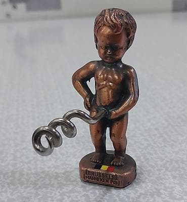 Elektrik nəqliyyatı: Brüssel suveni̇ri antikvar – Manneken Pis fiqurlu şüşəaçan (burma — 7