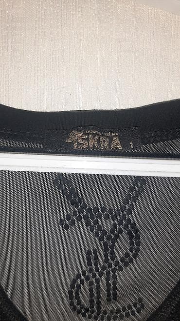 sim kartli modem: Qadın qara bluzka – ISKRA - Rəng: qara - Model: V-yaxa, rahat kəsim - — 2
