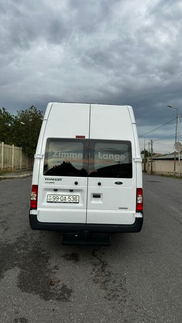 kia ceed 2010: Ford Transit: 2.4 l | 2010 il 188000 km Van body type — 4