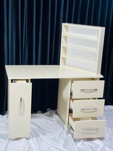 duvar saati: Yeni, Manikür üçün masa, Güzgüsüz — 2