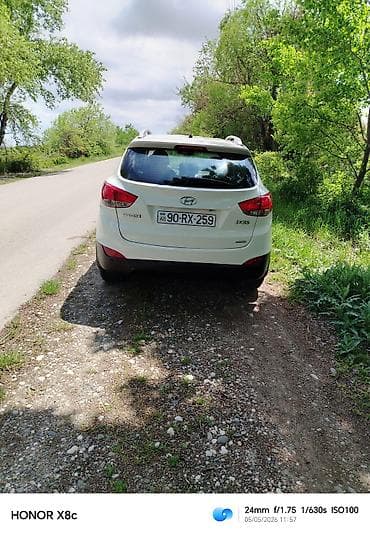 Avtomobil satışı: Hyundai ix35, ağ rəngli, 5 yerlik kompakt SUV. Mühüm xüsusiyyətlər: - — 2