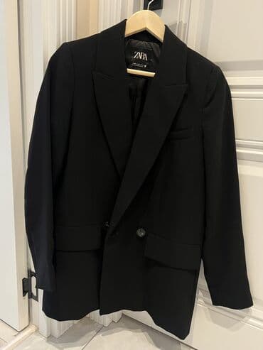 Zara pencəyi Ölçü XS, qara rəngdədir (boyum 166 sm). Pencək ideal — 3