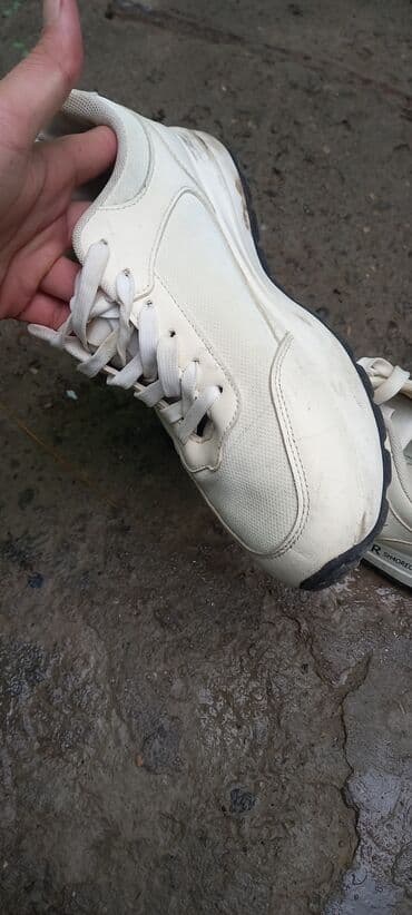 ayaqqabı кожание: Ünvan biləcəri 43 razmer yaxşı vəzyətdədiAğ rəngdə idman ayaqqabısı — 2