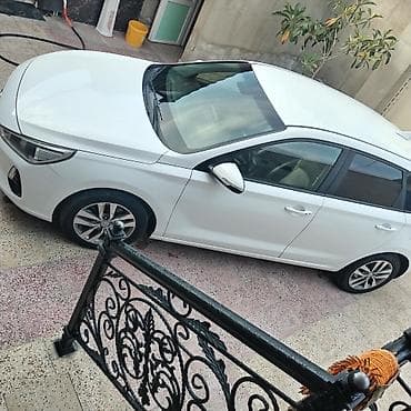 hyundai sonata 2010: Hyundai i30 hatchback - Korpus: 5 qapılı, ağ rəng - Güclü ön — 5