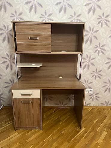 Kompüter masası, İşlənmiş, Açılmayan, MDF, Kvadrat masa