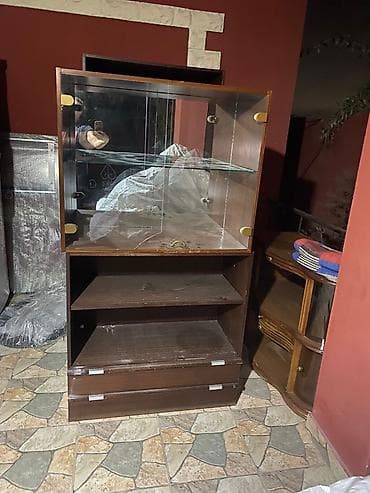 Gel hamsina 80 azn ver apar Tərkibi: - Şüşəli vitrin: yuxarı hissədə