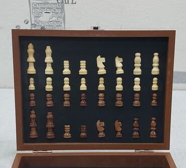 şahmat satılır: İçki qabı dəsti şahmat lövhəsi ilə birlikdə satılır. Üzərində Qız — 3