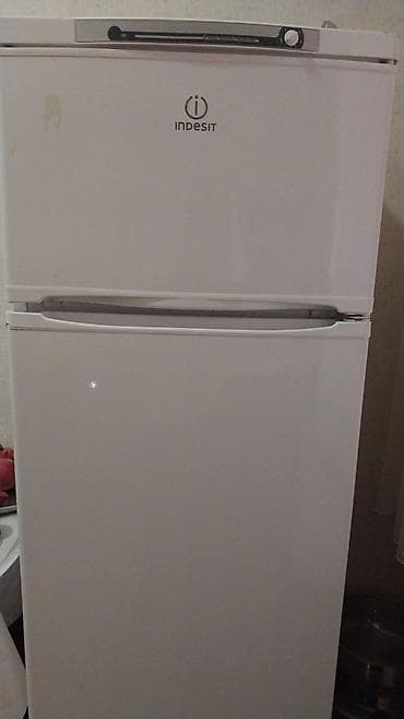 Холодильники: Evdən satis soyuducu satilir tam islək vəzyətdə.Qiymət 200man.Unvan — 1