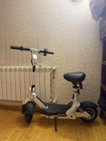 детские защитные шорты для роликов: Elektrik skuter – oturacaqlı, kompakt və rahat - Rəng: ağ-qara - — 1