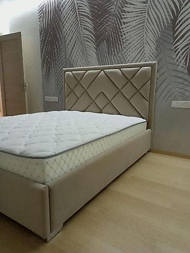 qonaq dəsti: Mebel dəsti – yumşaq başlıqlı çarpayılar və qonaq otağı stulları - — 2