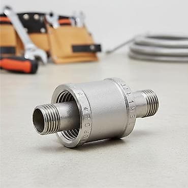 Nikel örtüklü yivli boru muftası – 1/2" Məhsulun təsviri: - Tip