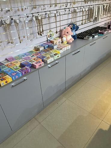 Mağaza üçün mebellər. əldə say çoxdur. hamısı satılır maximum aşağı