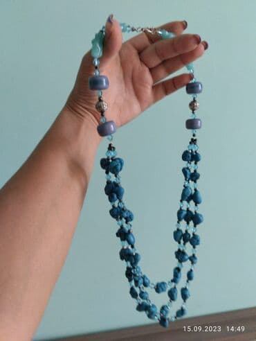 xarı bülbül icon: Firuze boyunbaqi, 25 azn — 3