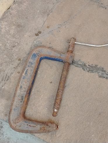 Metall “C-Clamp” sıxac - Korpus: tökmə polad (üzərində “DROP FORGED