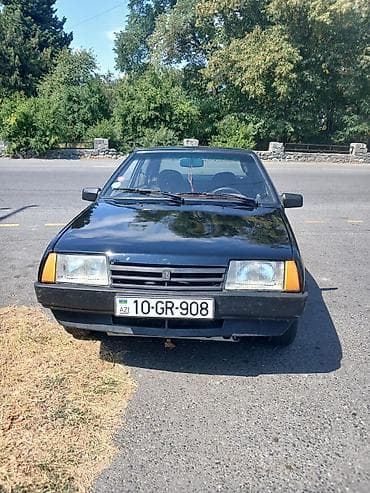 yan güzgülər s: LADA Samara (VAZ 21099) – sedan, qara rəng. Xüsusiyyətlər: - Kuzov: 4 — 4
