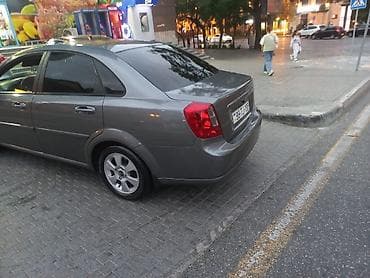 e 3 2: Chevrolet : 1.6 l | 2015 il Sedan — 5