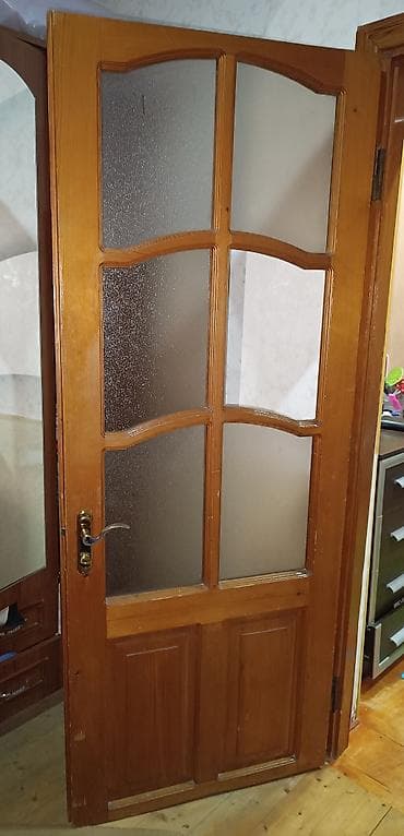 gence ev qapilari: 3 qapı satılır.1 şuşesi olmayan 35 AZN.bawqa 2 qapısı hərəsi -50 azn — 4