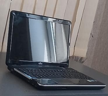 Fujitsu Lifebook noutbuku - Ekran: 15.6" parlaq (LED), geniş kənarlı