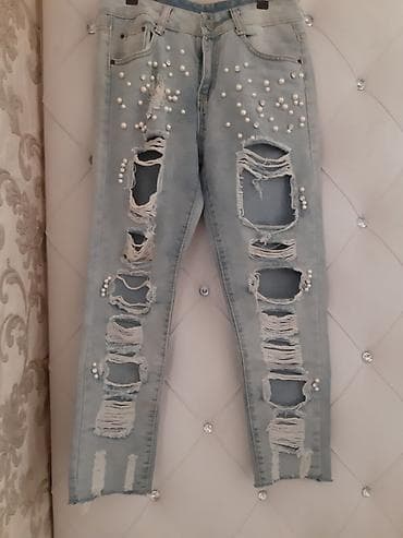 Zərif bəzəkli cins şalvar - Rəng: açıq mavi (light wash) - Model