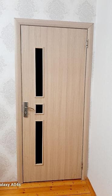 otag qapsi: Otaq qapısı – açıq palıd rəngində, minimal dizayn. - Material — 1