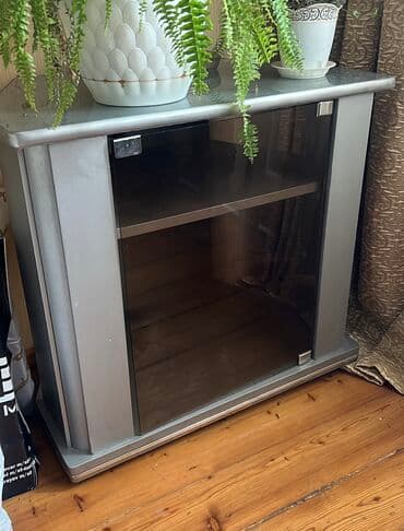 20 yanvar şəkil: Düz TV altlığı, Polkalı, Şüşəli, Azərbaycan — 1