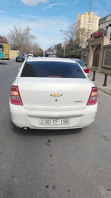 mazda 3 nece masindi: Chevrolet Cobalt sedan – ağ rəng. - Kuzov: 4 qapılı sedan, ağ rəng — 7