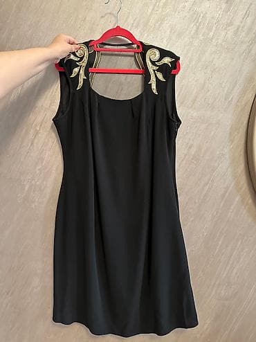 Şəxsi əşyalar: Ela veziyyetdedir. Bir defe toya geyinilib. Boyu 1.60 olan adama — 2